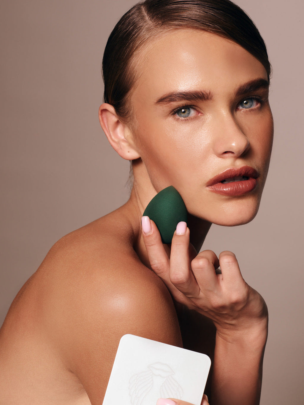 True Luscious by HALO Beauty Lucky Glow clean highlighter palette