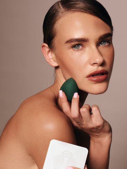 True Luscious by HALO Beauty Lucky Glow clean highlighter palette